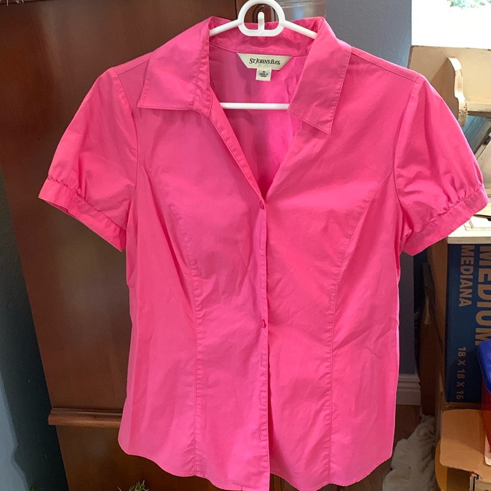 Pink blouse. Fitted. Size M